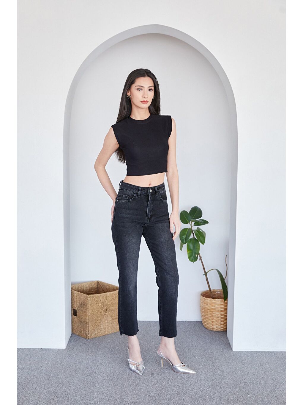 Siyah Fermuarlı Yüksek Bel Mom Jean