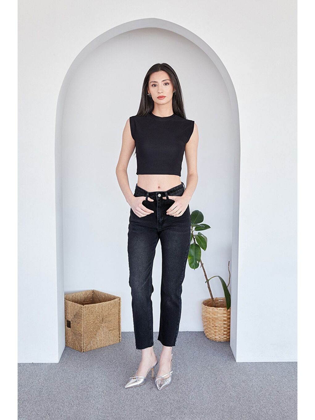 Siyah Fermuarlı Yüksek Bel Mom Jean-1