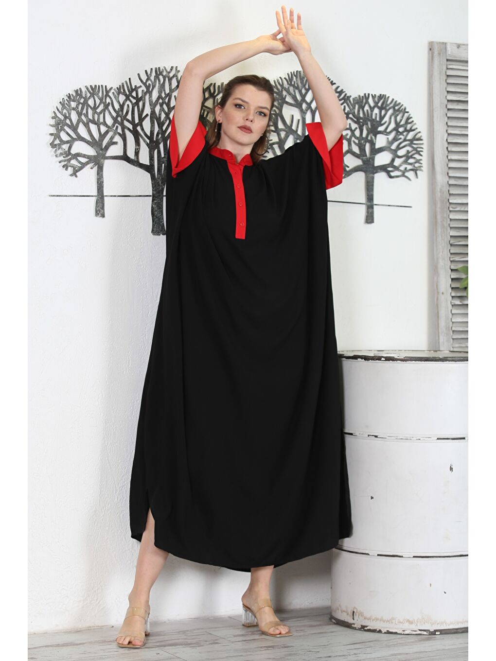 Siyah Hakim Yaka 3/4 Kol Düğmeli Yırtmaçlı Dokuma Garnili Nakışlı Casual Oversize Dokuma Elbise-4