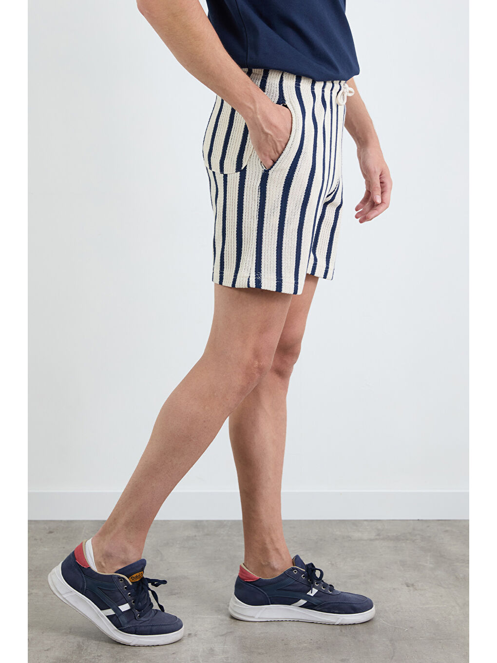 Lacivert Çizgili Beli Bağlamalı Triko Şort-2