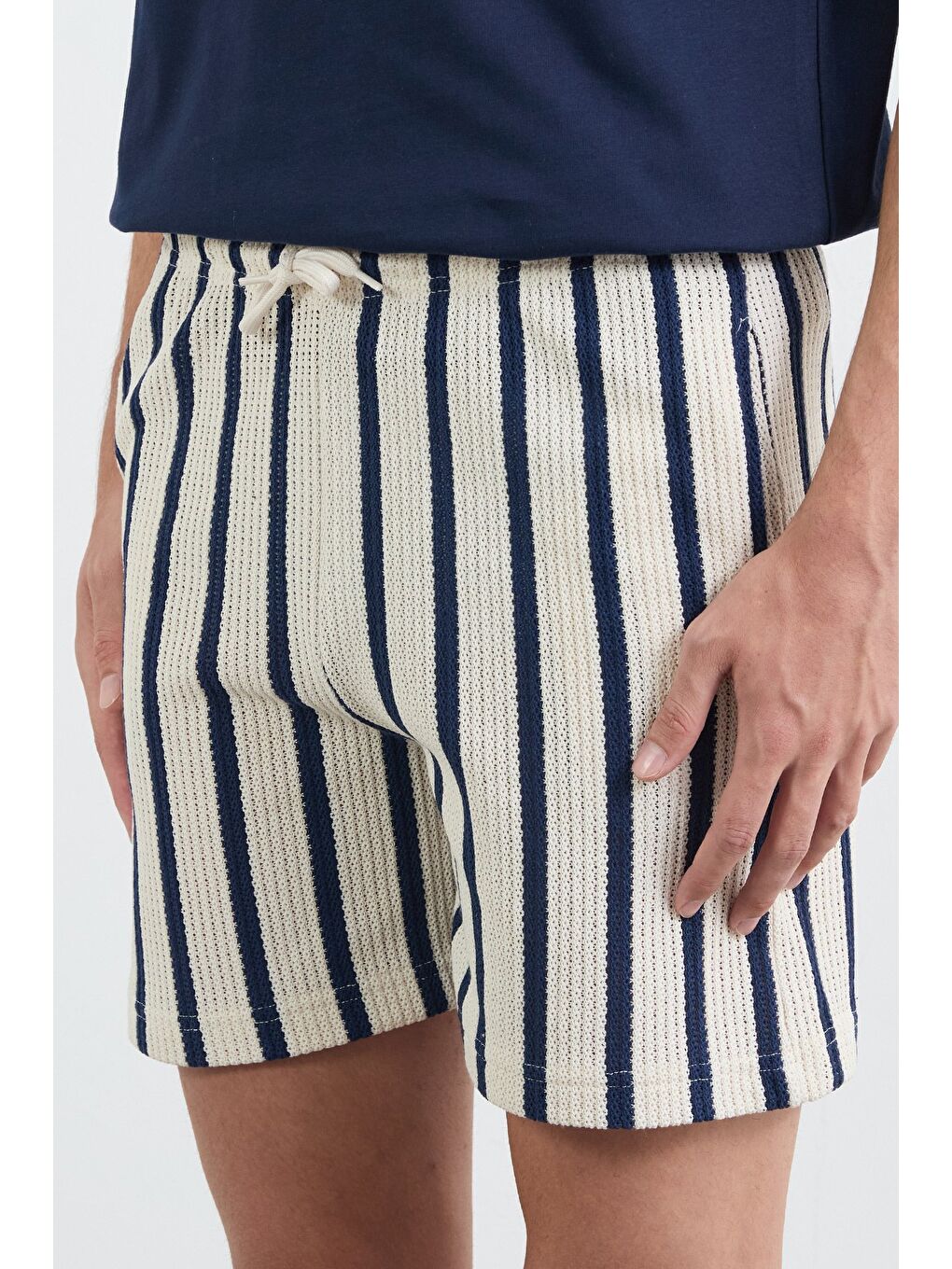 Lacivert Çizgili Beli Bağlamalı Triko Şort-4