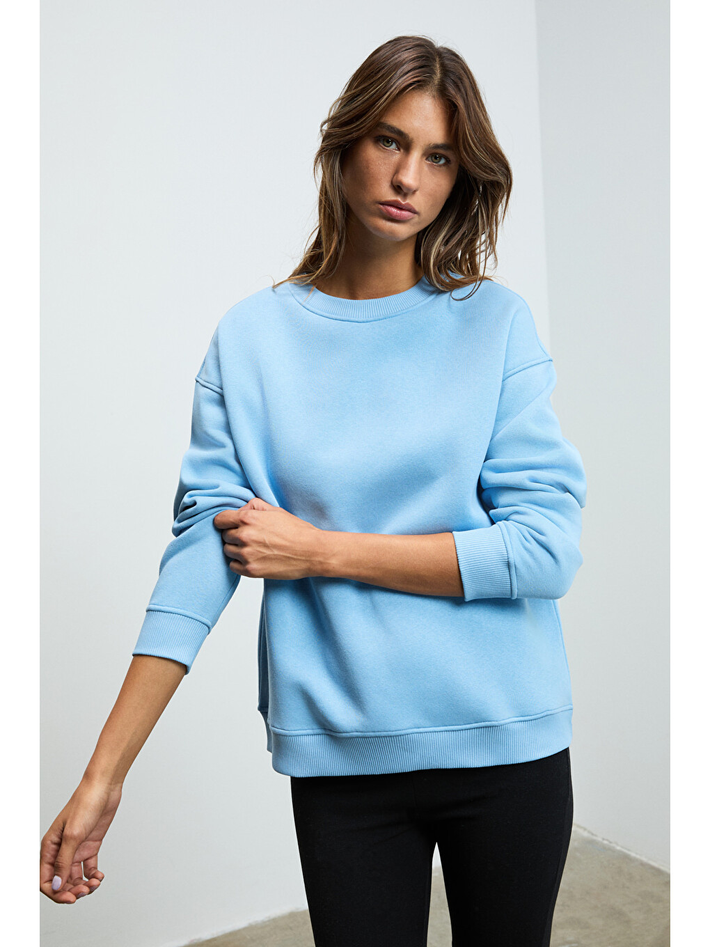 Susana Kadın Bisiklet Yaka İçi Polarlı Oversize Fit Basic Mavi Sweatshirt-4