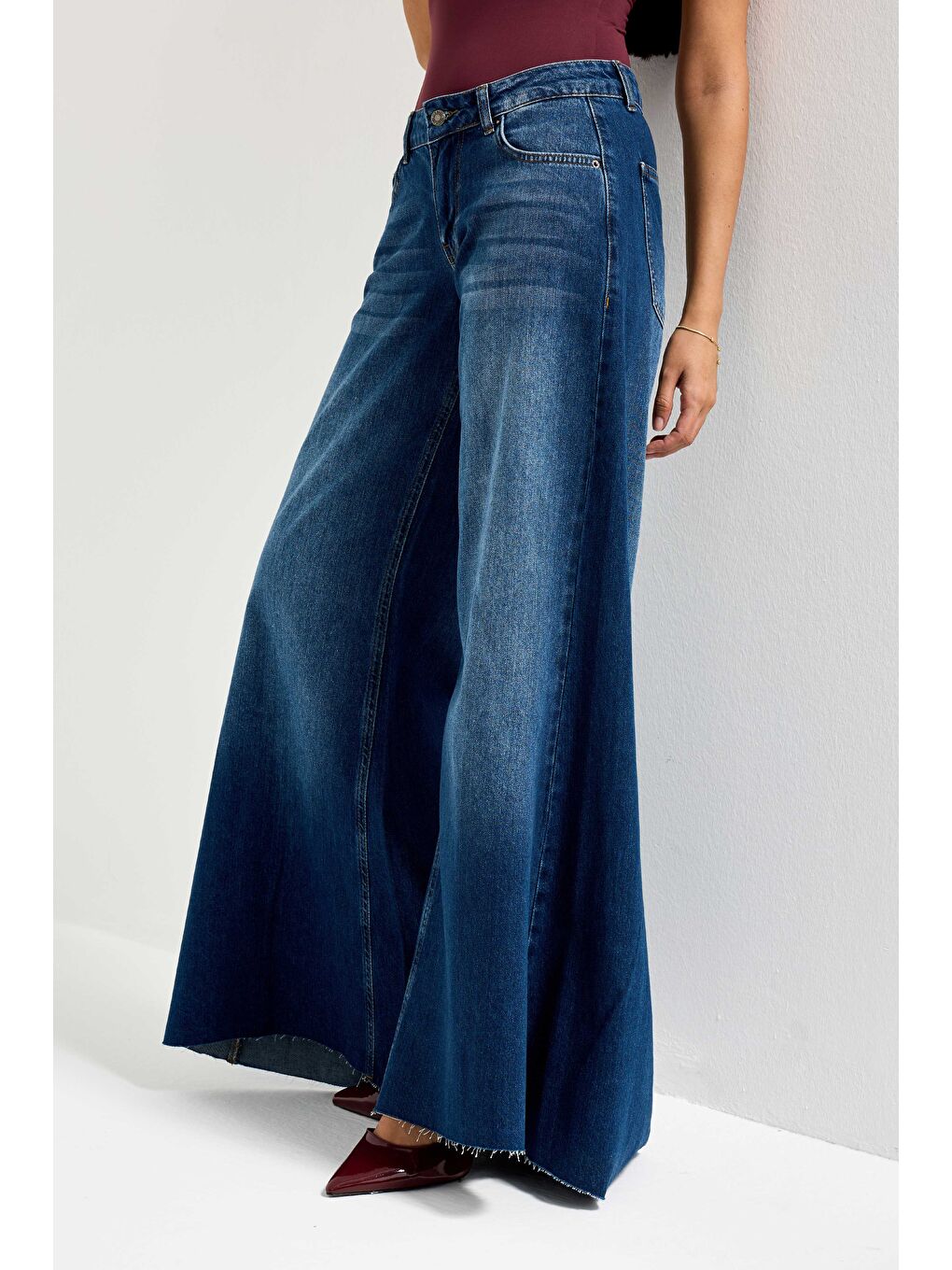 Kadın Koyu Mavi Renk 2w5-5 Elephant Leg Fit Bol Kesim Paça Detaylı Denim Jean-1