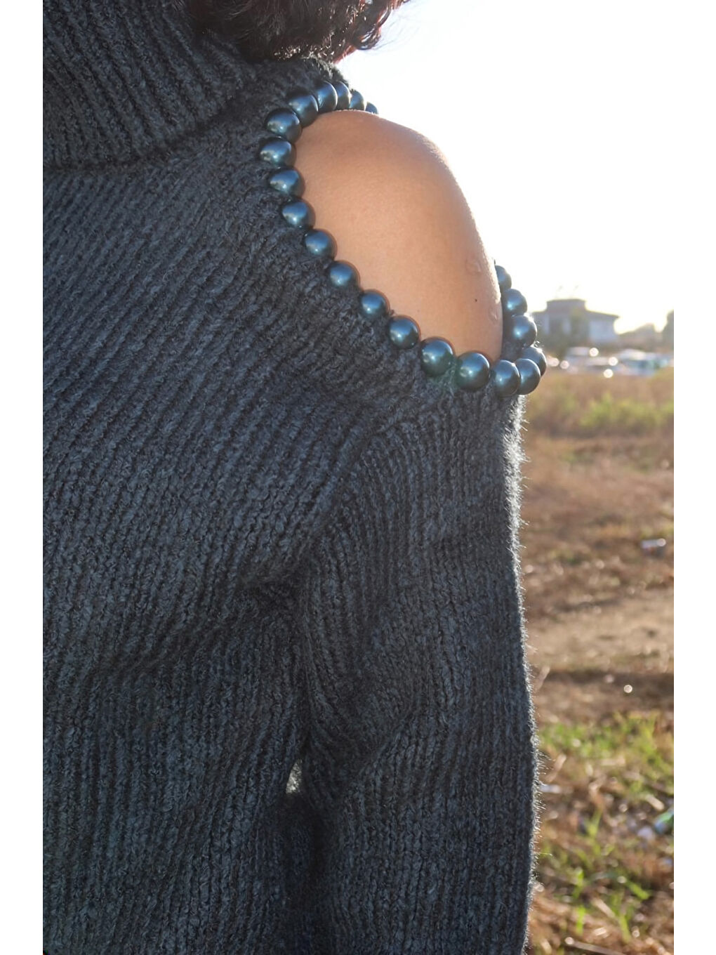 Antrasit Omzu Boncuk Detaylı Boğazlı Triko Kazak MY-170-3