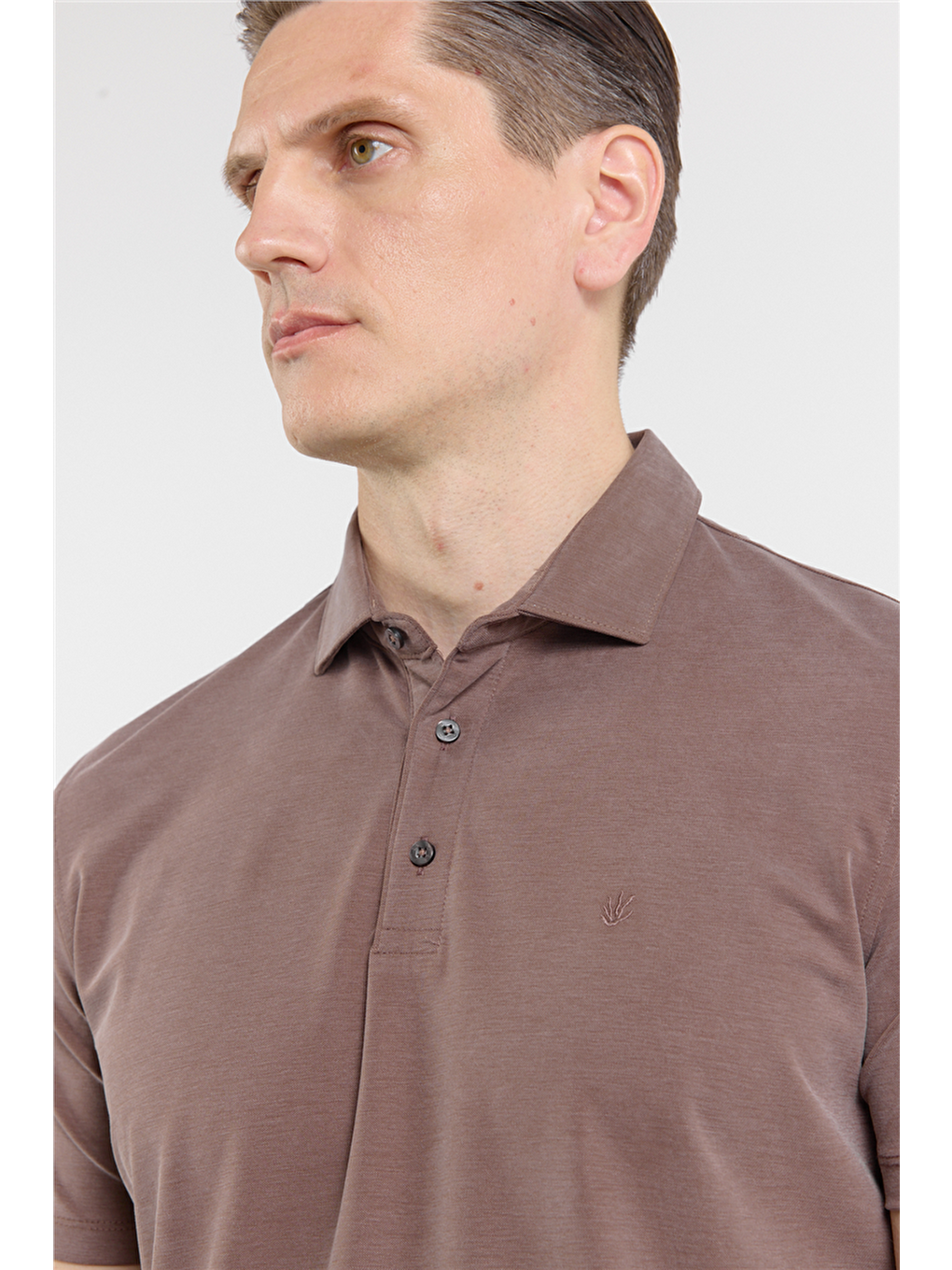Kahverengi İtalyan Yaka Kısa Kol Cepsiz Slim Fit Pamuklu Tişört 1011260180-4