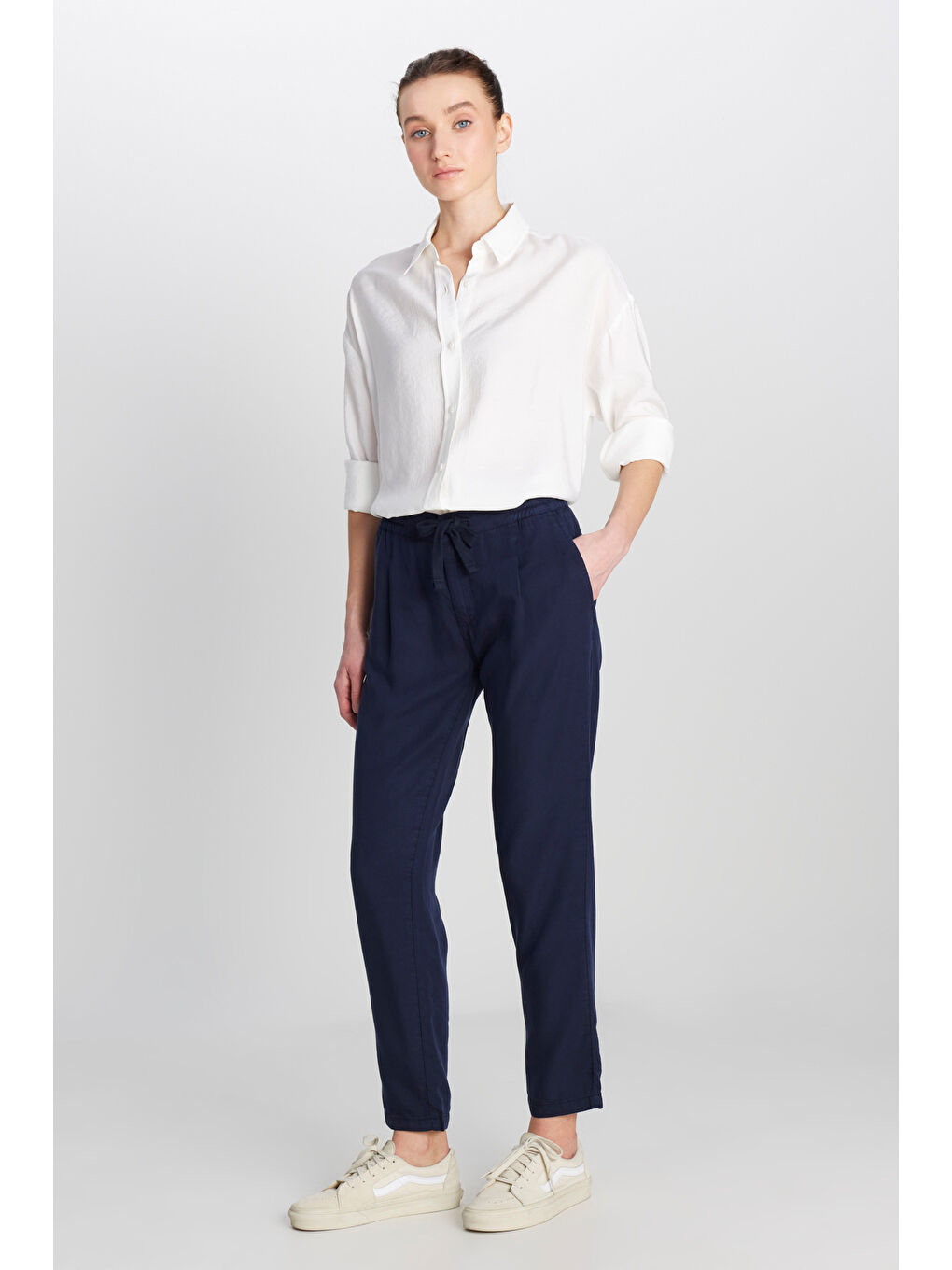 Regular Fit Normal Kesim Normal Bel Düz Paça Yumuşak Dokulu Lacivert Pantolon