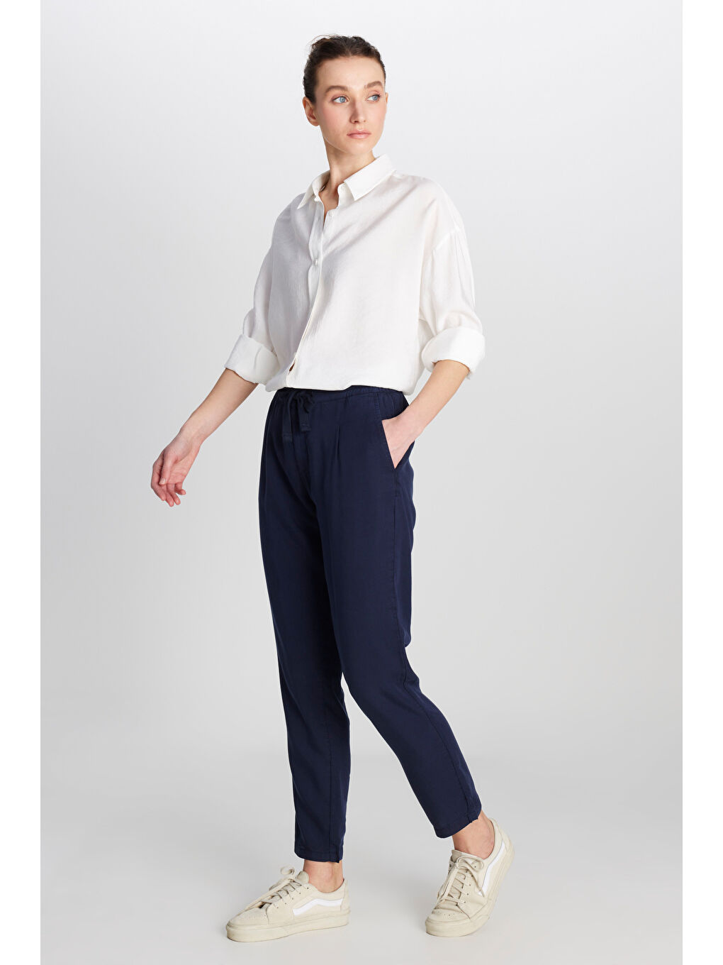 Regular Fit Normal Kesim Normal Bel Düz Paça Yumuşak Dokulu Lacivert Pantolon-1