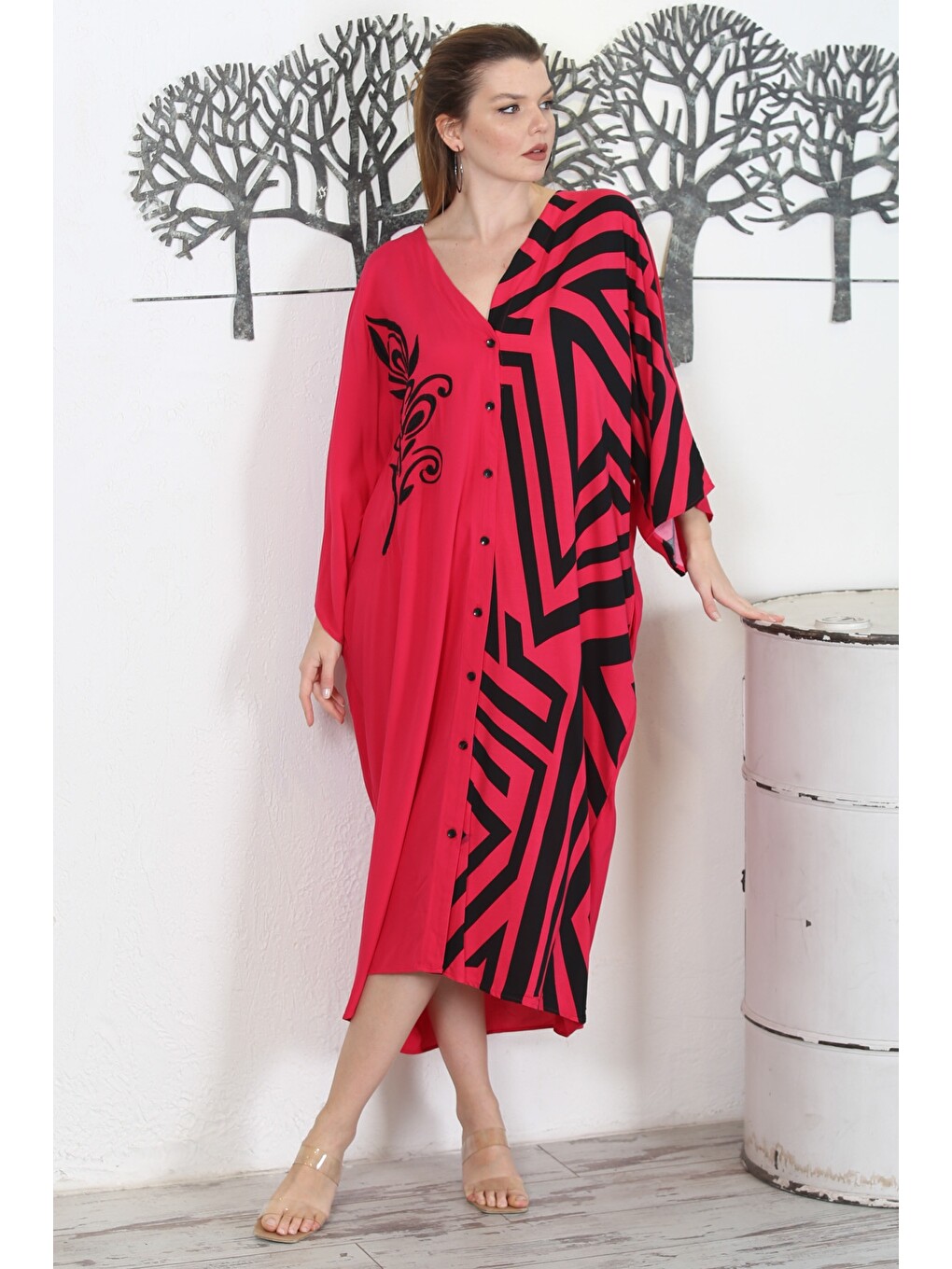 Fuşya V Yaka 3/4 Kol Düğmeli Gizli Cepli Nakışlı Baskılı Casual Oversize Dokuma Elbise-2