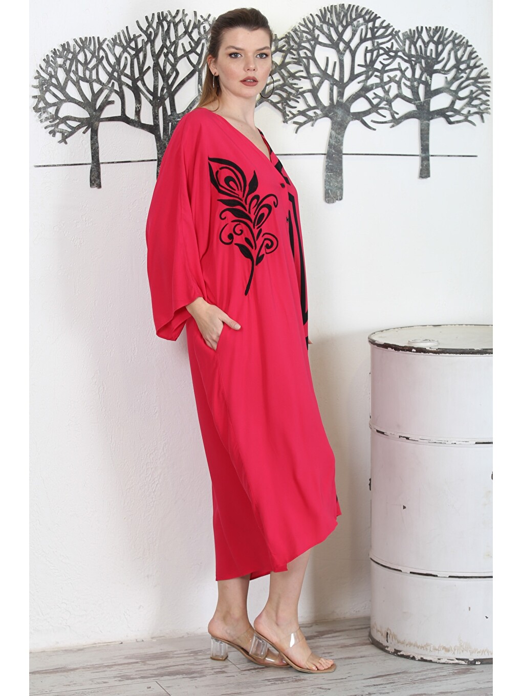 Fuşya V Yaka 3/4 Kol Düğmeli Gizli Cepli Nakışlı Baskılı Casual Oversize Dokuma Elbise-3