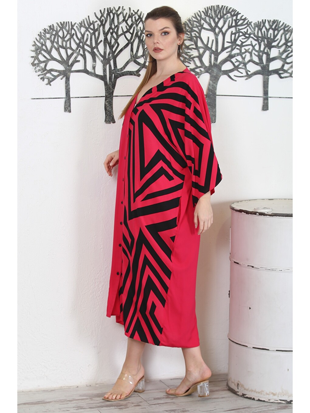 Fuşya V Yaka 3/4 Kol Düğmeli Gizli Cepli Nakışlı Baskılı Casual Oversize Dokuma Elbise-4