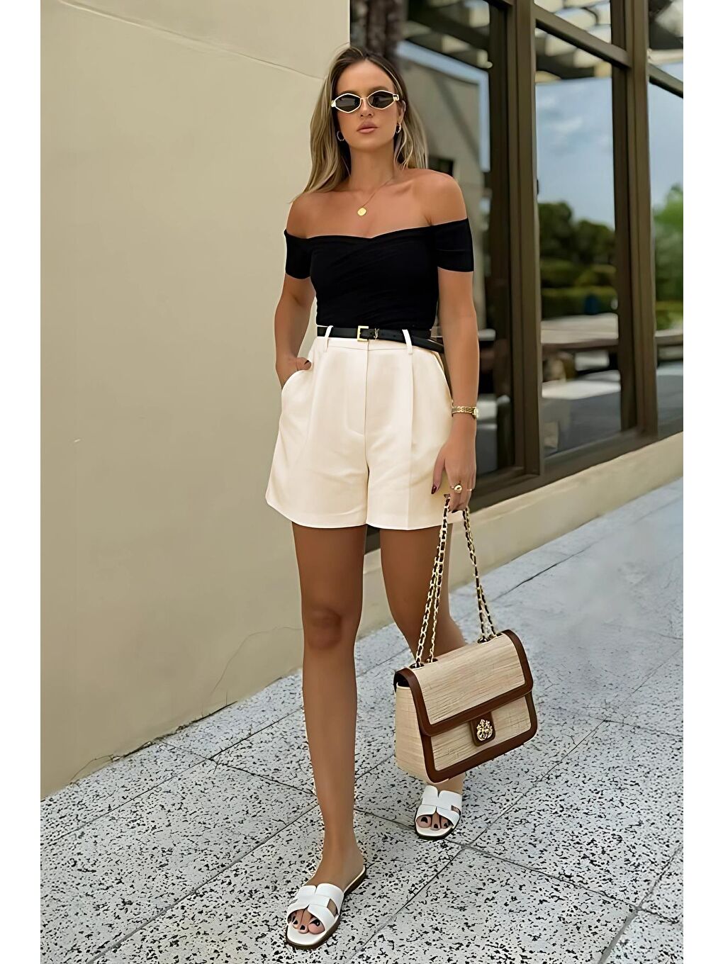 Beyaz Pileli Kadın Şort Mg2518