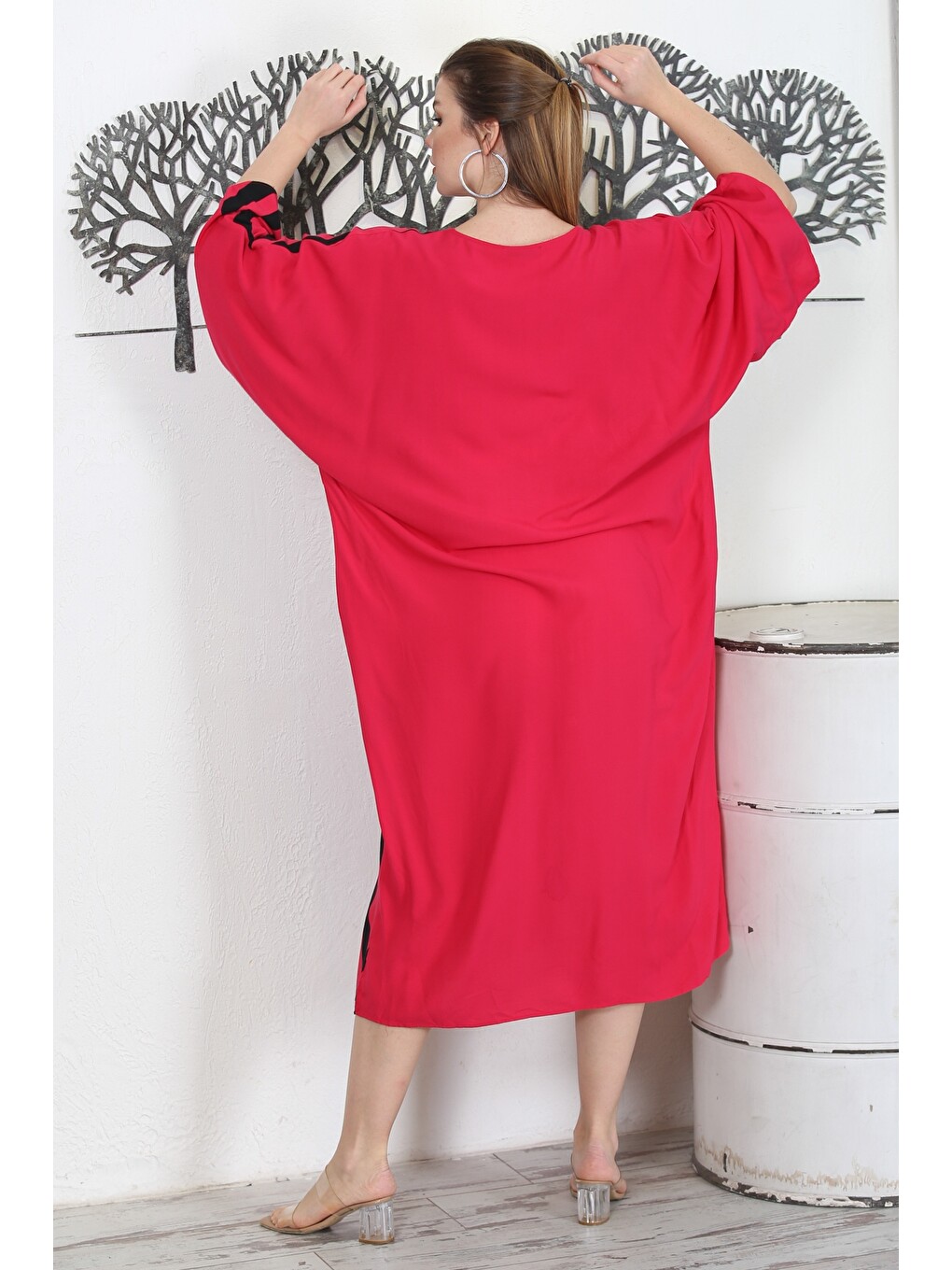 Fuşya V Yaka 3/4 Kol Düğmeli Gizli Cepli Nakışlı Baskılı Casual Oversize Dokuma Elbise-5