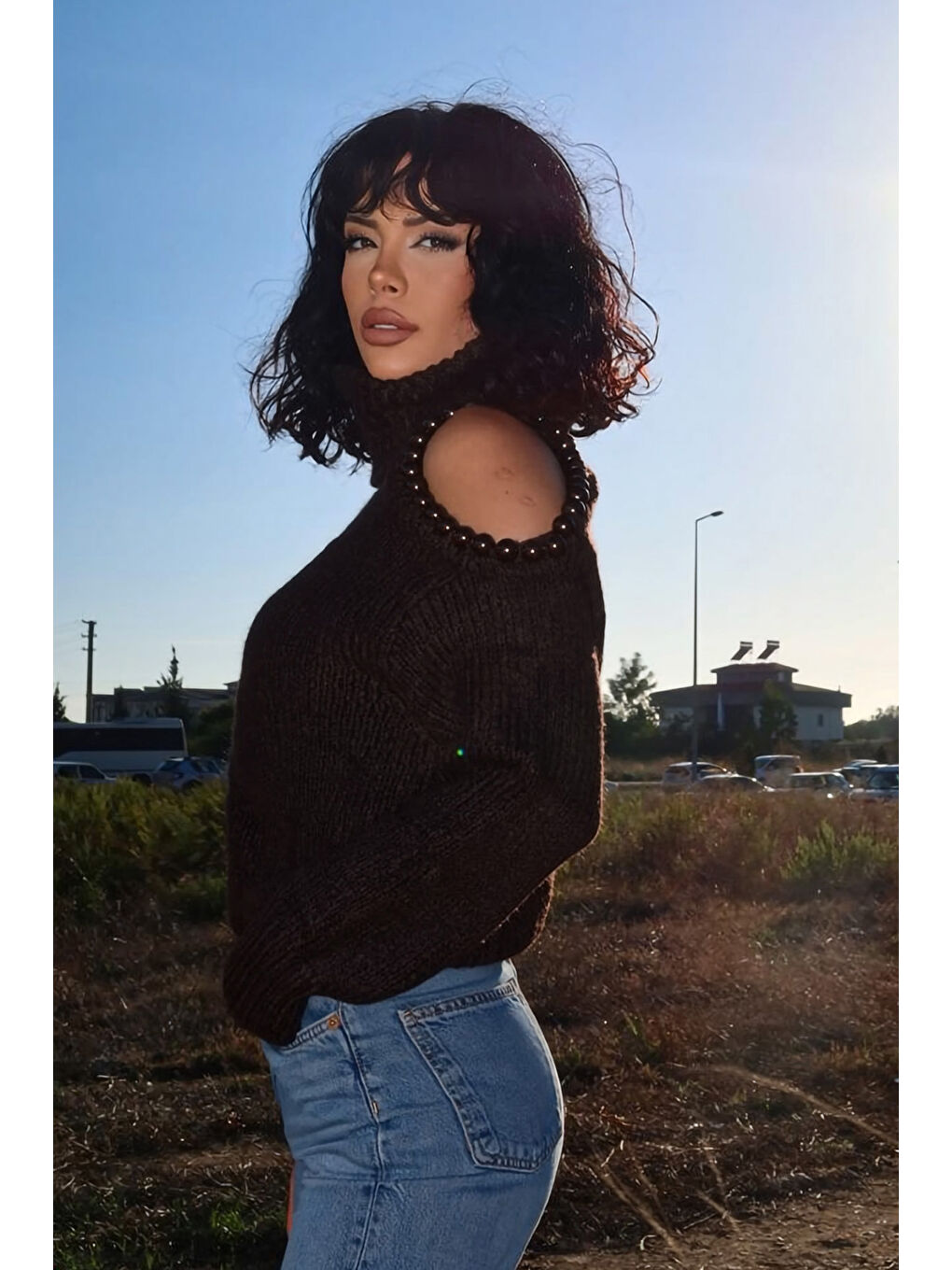 Kahverengi Omzu Boncuk Detaylı Boğazlı Triko Kazak MY-170-1