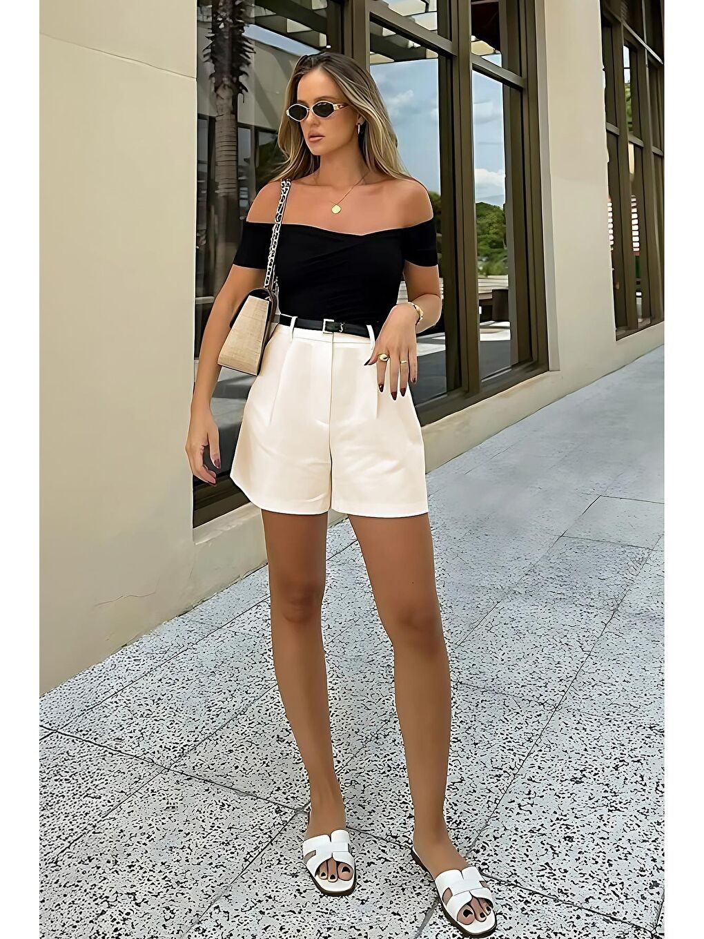 Beyaz Pileli Kadın Şort Mg2518-1