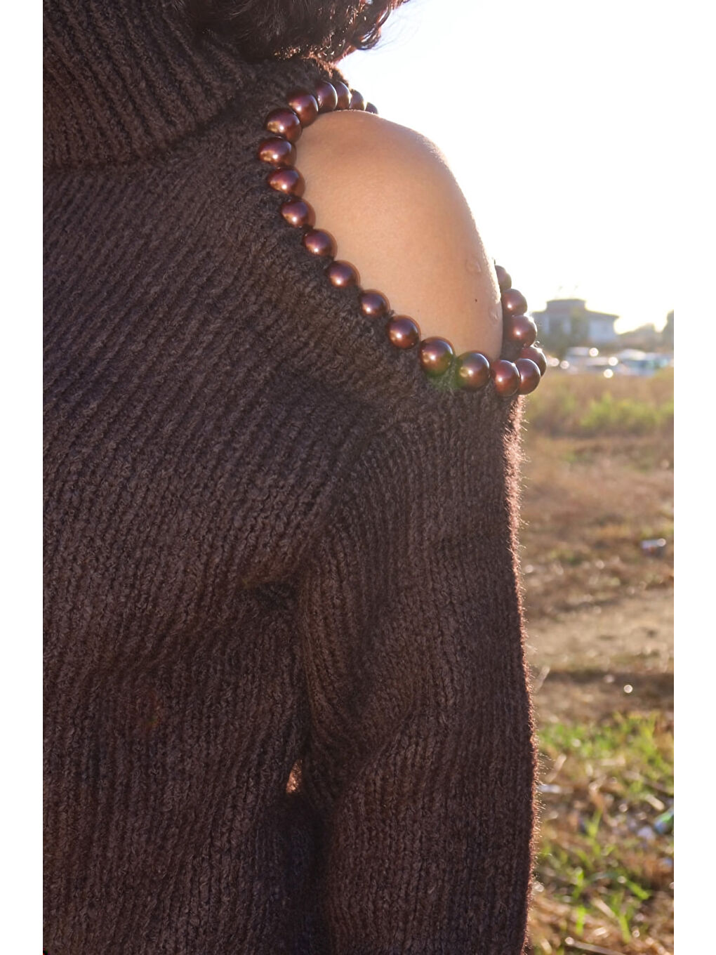 Kahverengi Omzu Boncuk Detaylı Boğazlı Triko Kazak MY-170-2