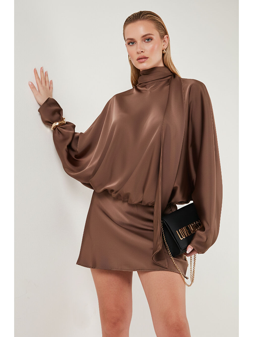 Kahverengi Standart Fit Bağlamalı Dik Yaka Saten Kadın Elbise 59135520-1