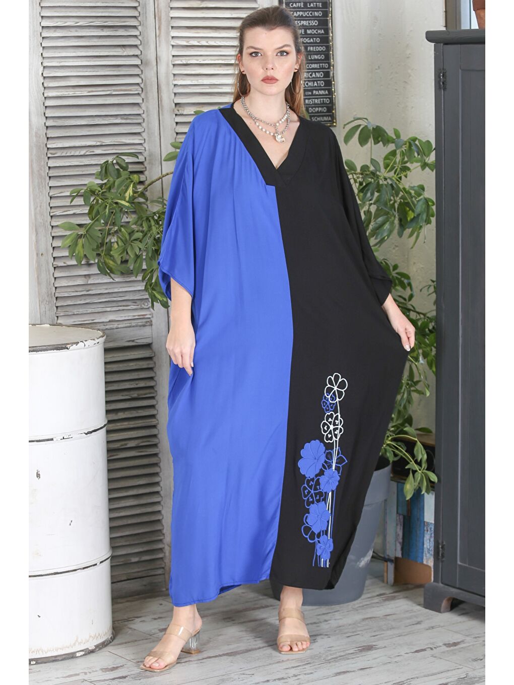 Siyah-Mavi V Yaka 3/4 Kol Gizli Cepli Nakışlı Casual Oversize Dokuma Elbise-1