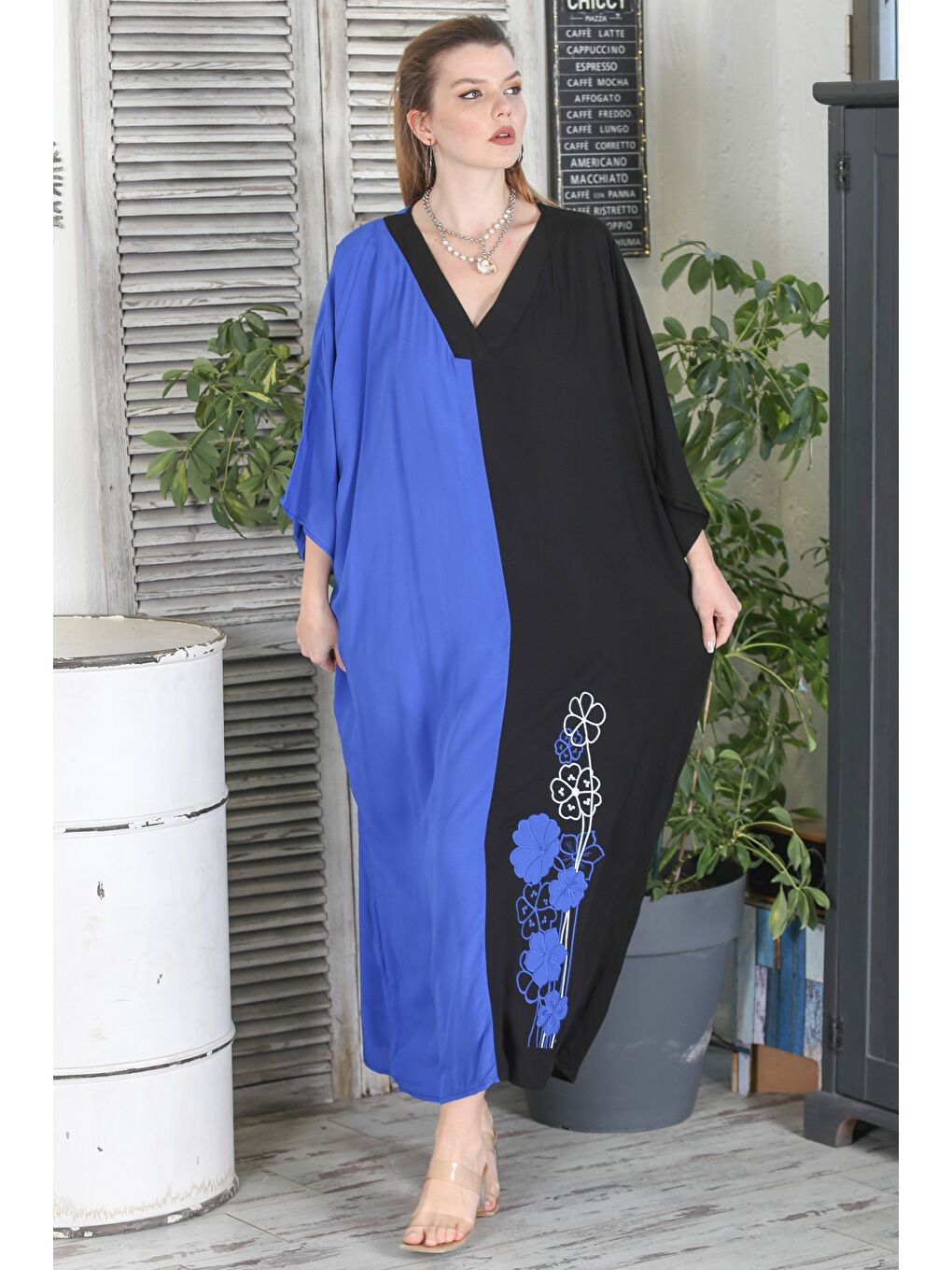 Siyah-Mavi V Yaka 3/4 Kol Gizli Cepli Nakışlı Casual Oversize Dokuma Elbise-2