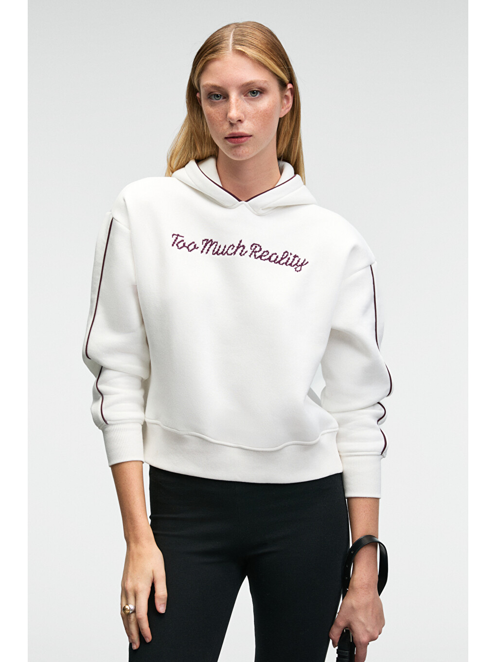 Vırethıa Kadın Ara Biyeli Baskı Ve Nakış Detaylı Kapüşonlu Relaxed Beyaz Sweatshirt