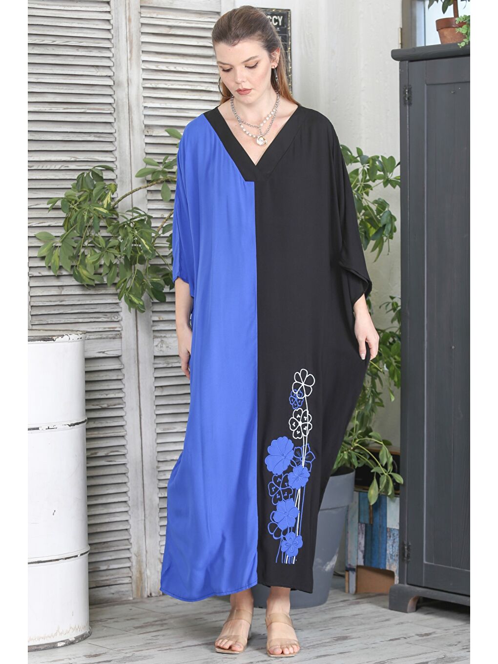 Siyah-Mavi V Yaka 3/4 Kol Gizli Cepli Nakışlı Casual Oversize Dokuma Elbise-4