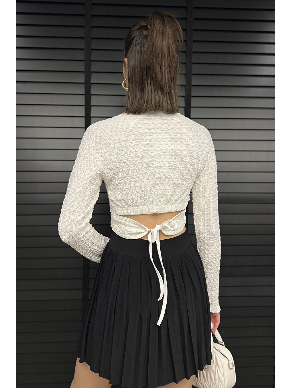 Ekru Bel Lastikli Ve Bağlamalı Kadın Kabartma Desen Crop Top Bluz-2