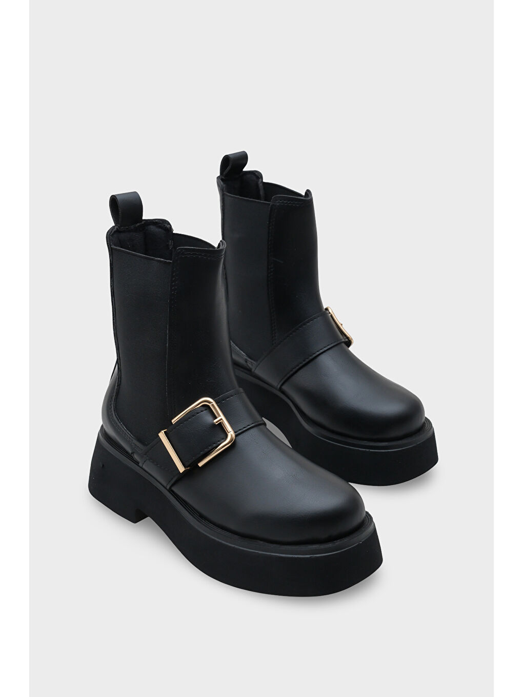 Siyah Gennie Yuvarlak Burunlu Yandan Trak Tabanlı Kadın Bot-1