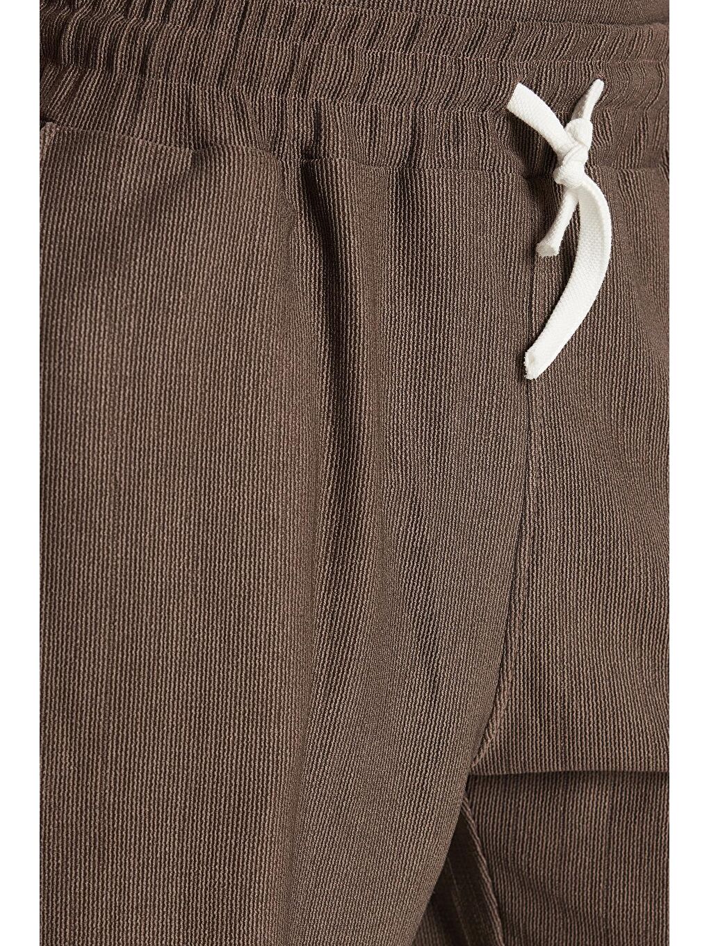 Kahverengi Erkek Standart Fit Pamuklu Jakarlı Baskılı Bisiklet Yaka Beli Bağcıklı Taba Şort Takım-3