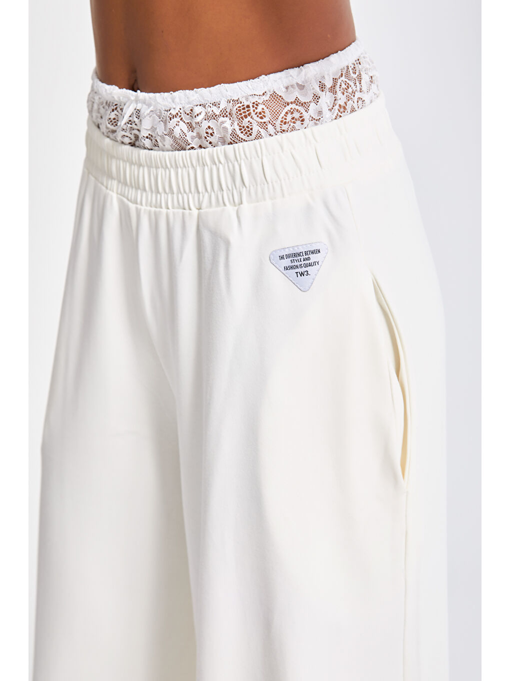 Kadın Ekru Renk Örme Kumaş Kemeri Dantelli Özel Tasarım Eşofman Pantolon-1