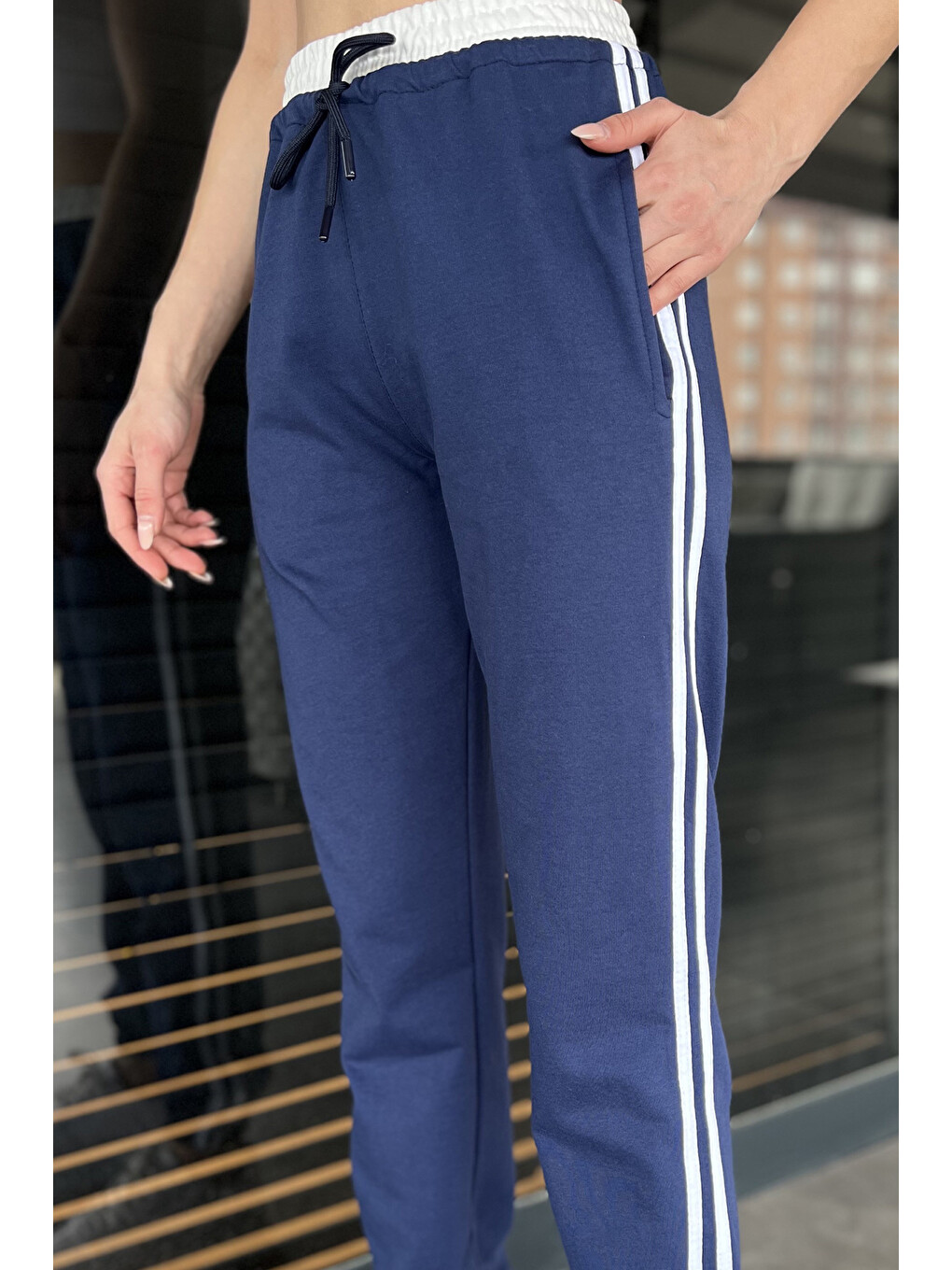 Lacivert Bel Ve Paça Lastikli Yan Şeritli Kadın Eşofman Altı-3