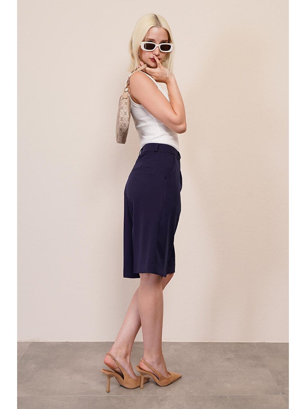 Lacivert Pileli Kadın Bermuda Şort Mg2483-4