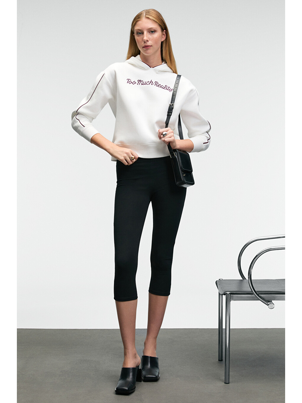 Vırethıa Kadın Ara Biyeli Baskı Ve Nakış Detaylı Kapüşonlu Relaxed Beyaz Sweatshirt-1