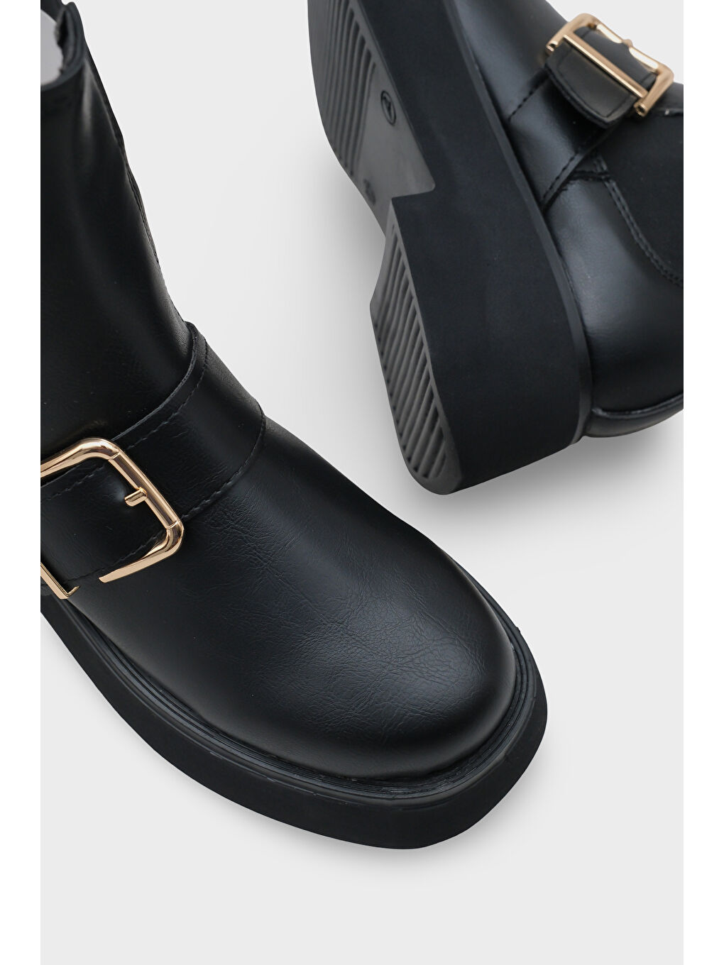 Siyah Gennie Yuvarlak Burunlu Yandan Trak Tabanlı Kadın Bot-4