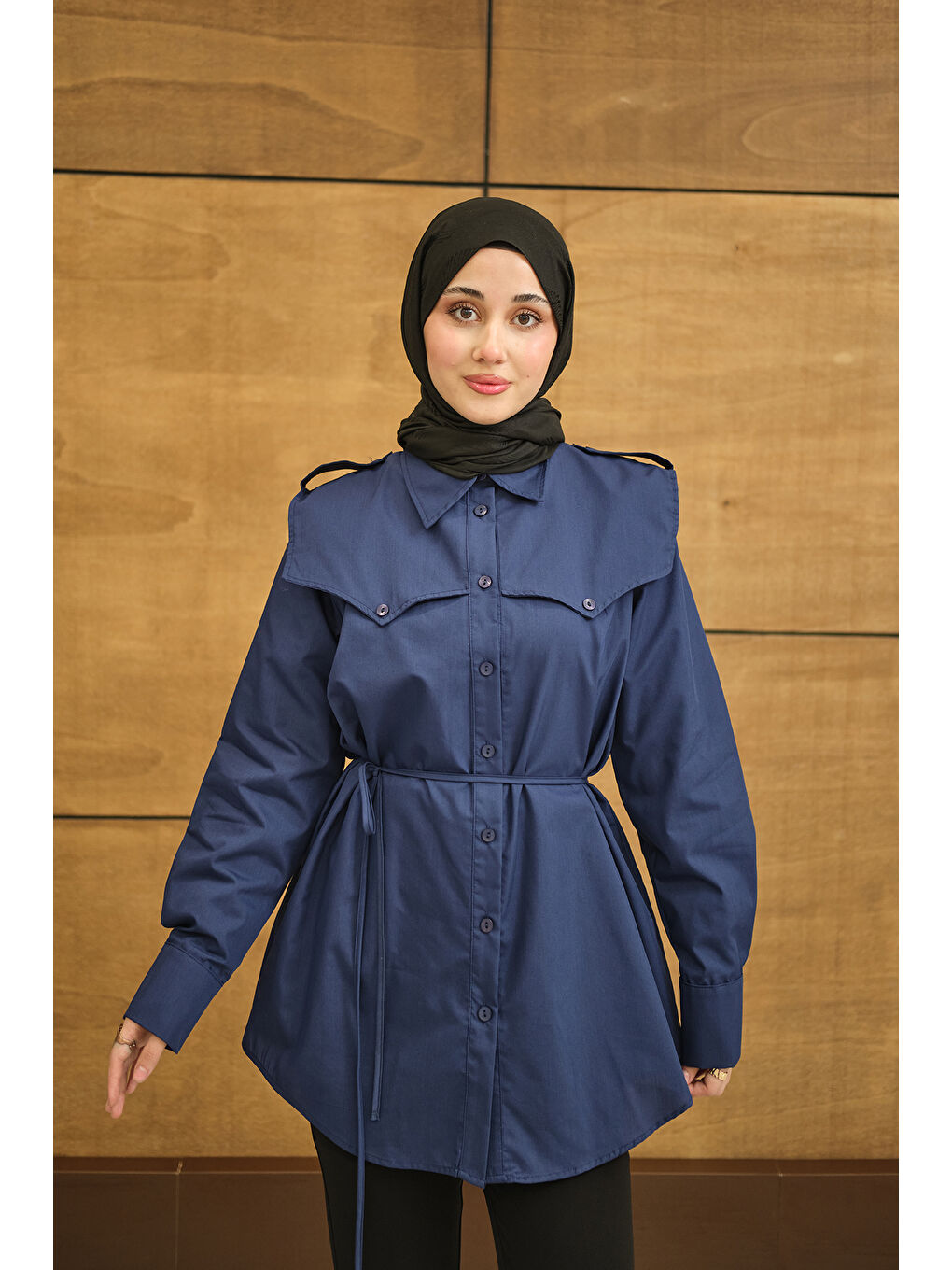 Kadın Roba Detaylı Kemerli Regular Poplin Gömlek Lacivert-2