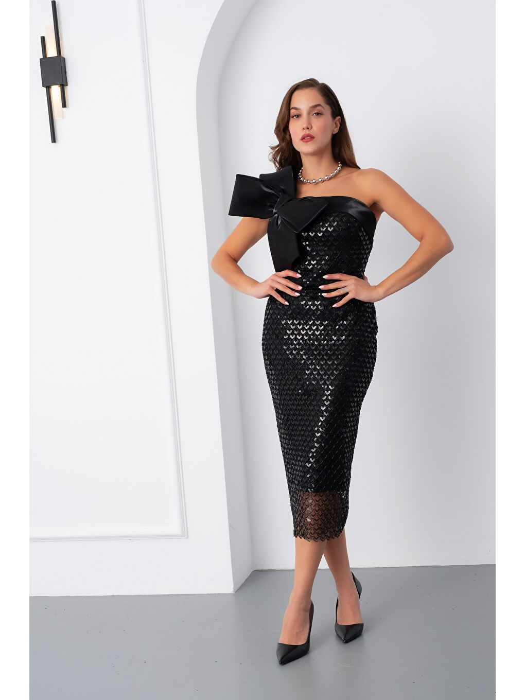 Kadın Siyah Tek Omuz Boncuklu Midi Gece Elbisesi-1