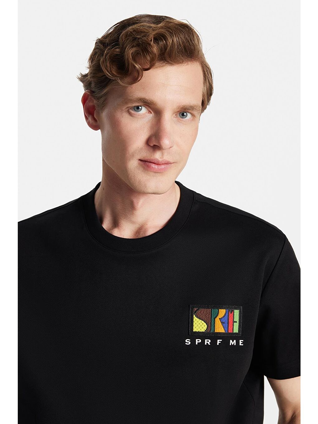 Relax Fit Rahat Kesim Pamuklu Ön Ve Arka Baskı Ve Nakış Detaylı Bisiklet Yaka Beyaz Siyah Tişört-1