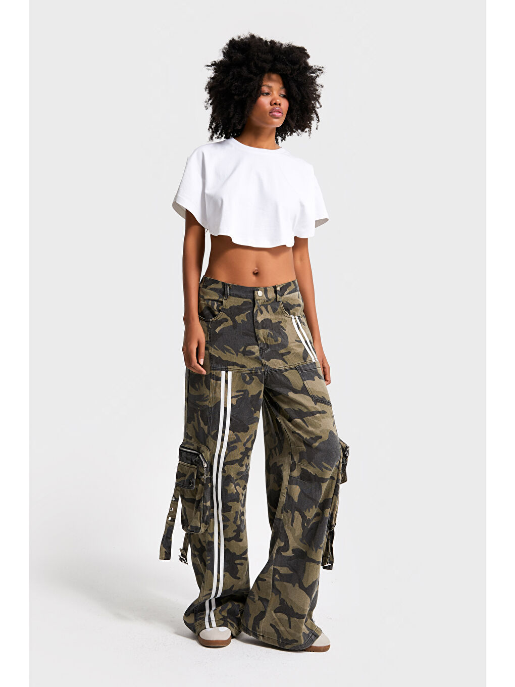 Kahverengi Kadın Kamuflaj Renk Bol Kesim Kargo Cep Özel Tasarım Denim Pantolon-2