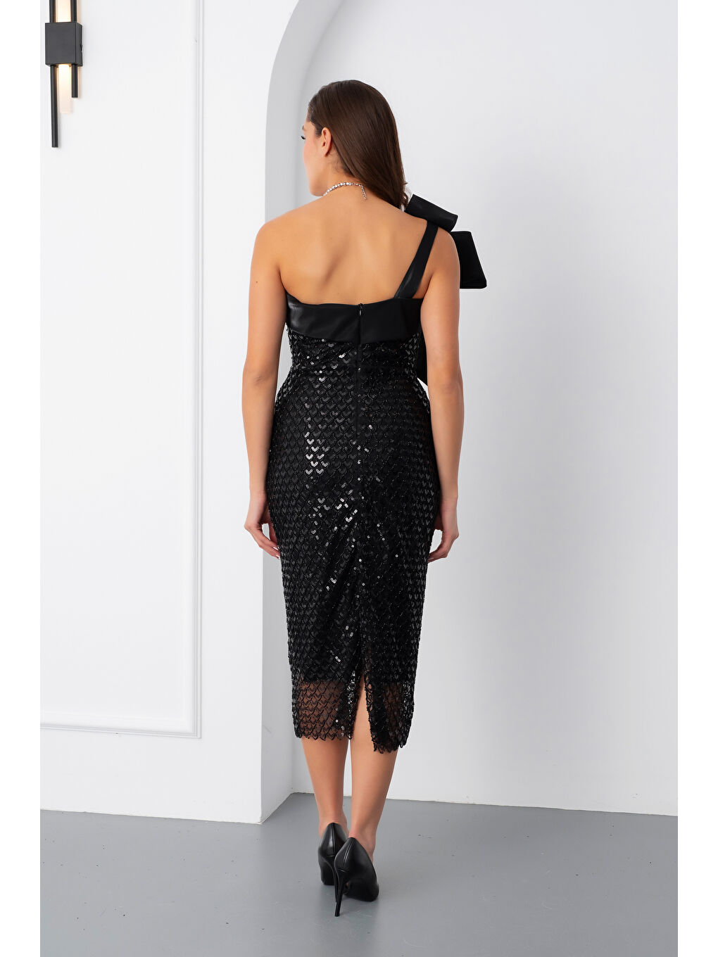 Kadın Siyah Tek Omuz Boncuklu Midi Gece Elbisesi-5