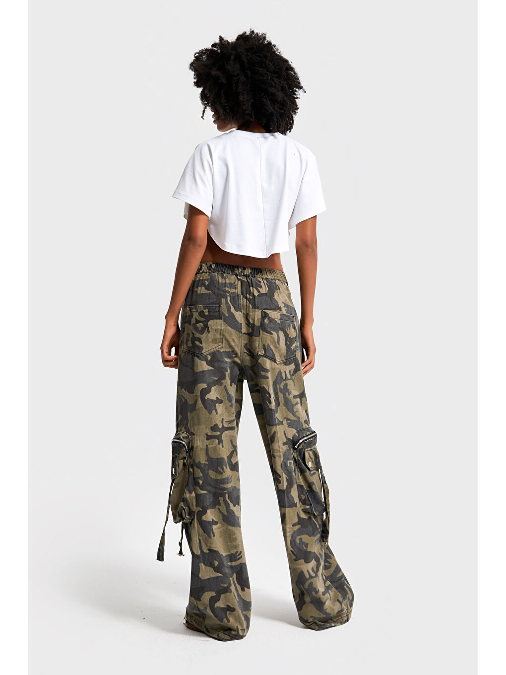 Kahverengi Kadın Kamuflaj Renk Bol Kesim Kargo Cep Özel Tasarım Denim Pantolon-4