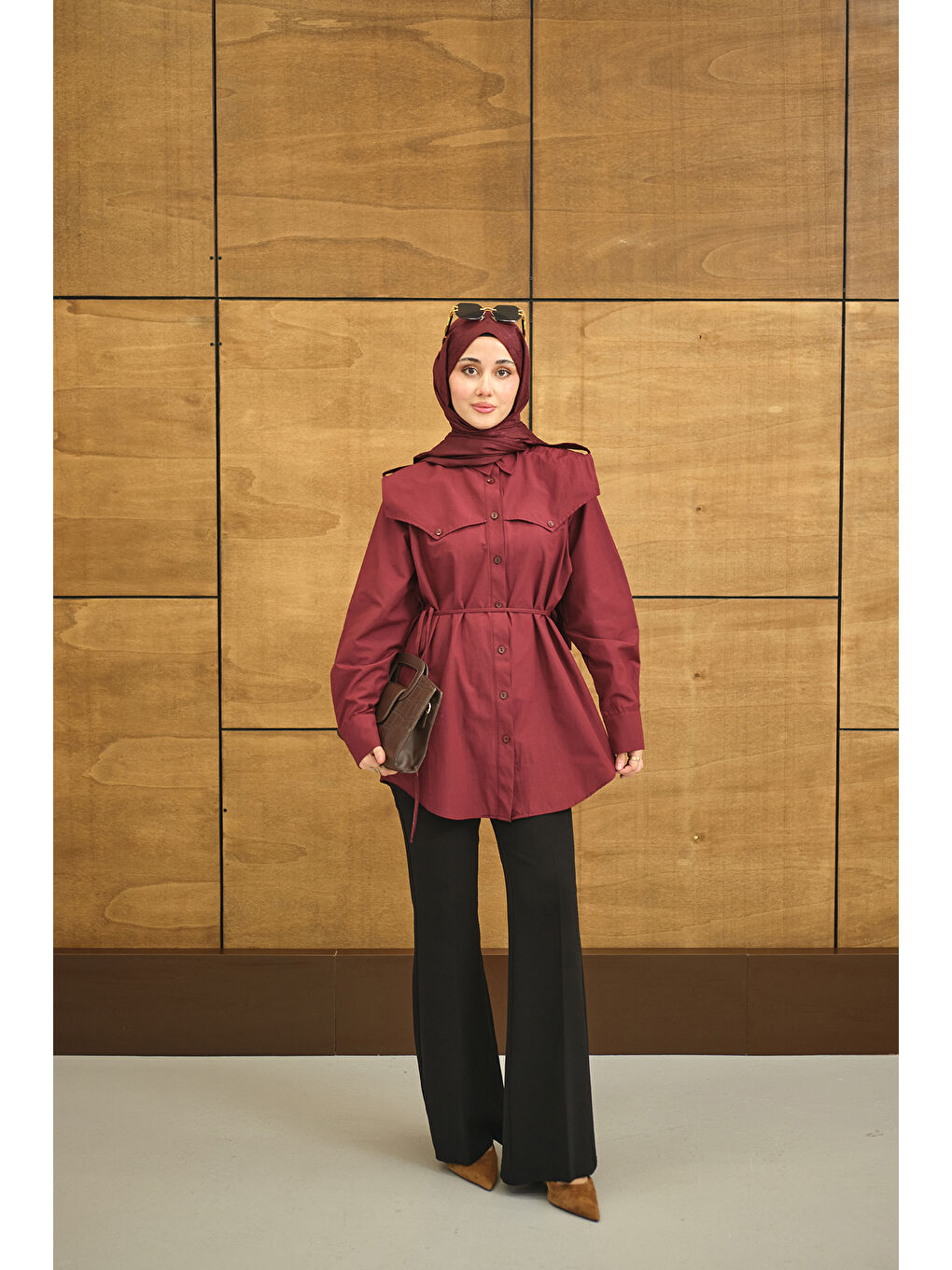 Kadın Roba Detaylı Kemerli Regular Poplin Gömlek Bordo