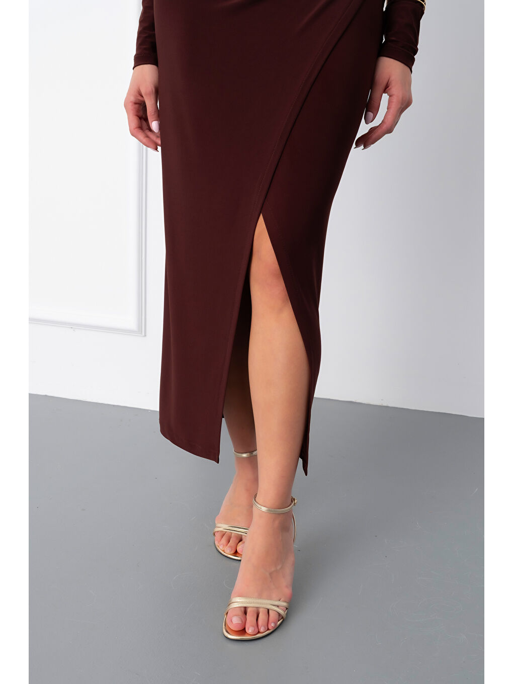 Kadın Kahverengi Uzun Kol Drapeli Uzun Elbise-4