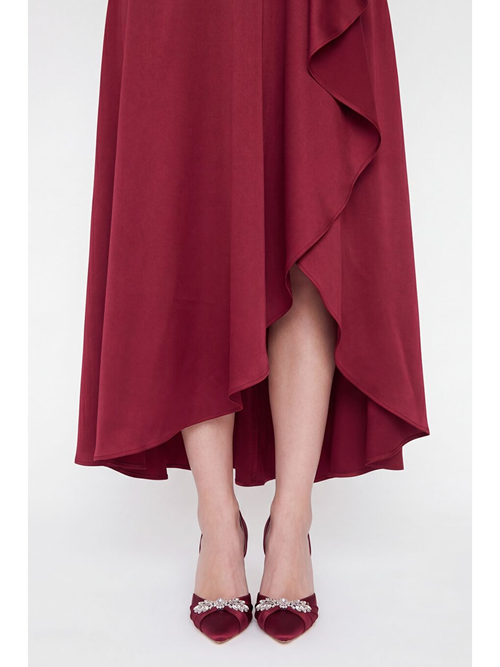 Kadın Bordo Degaje Yaka Askılı Midi Saten Abiye Elbise-2