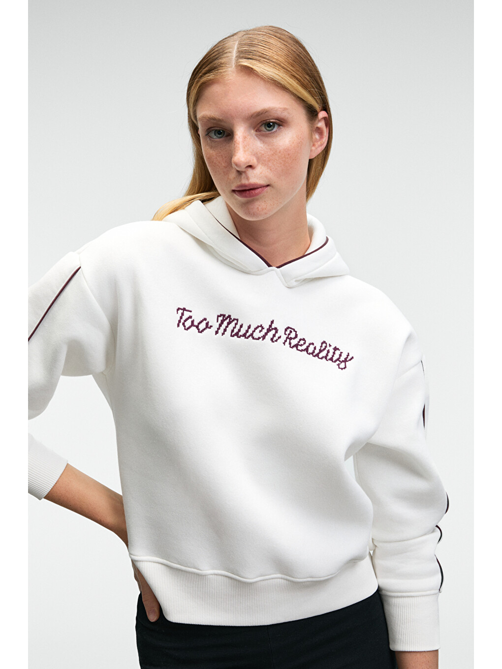 Vırethıa Kadın Ara Biyeli Baskı Ve Nakış Detaylı Kapüşonlu Relaxed Beyaz Sweatshirt-3