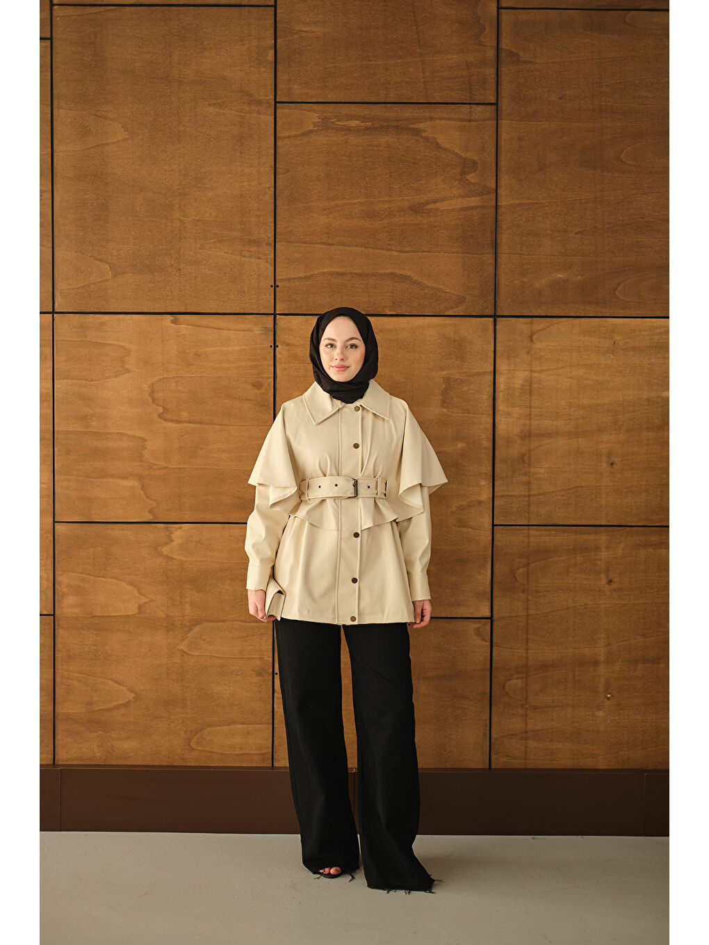 Ekru Kadın Pelerin Detay Kemerli Deri Trenç Krem-1