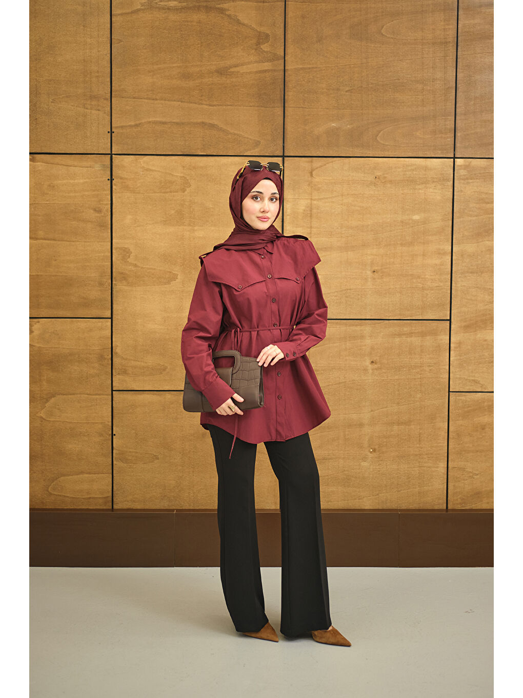 Kadın Roba Detaylı Kemerli Regular Poplin Gömlek Bordo-2