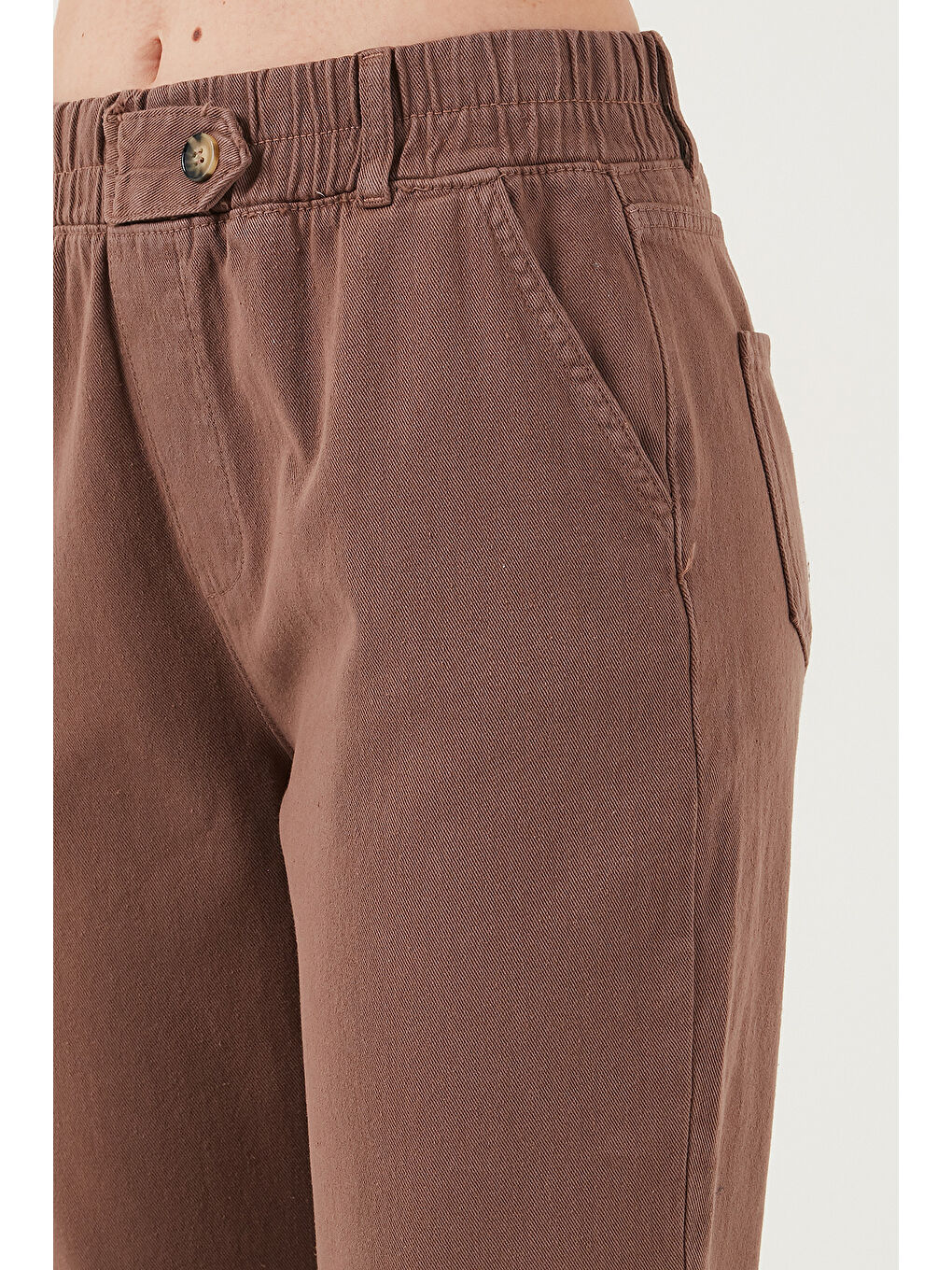 Kahverengi Pamuklu Standart Fit Yüksel Bel Düz Paça Kadın Pantolon 668YP4924-4