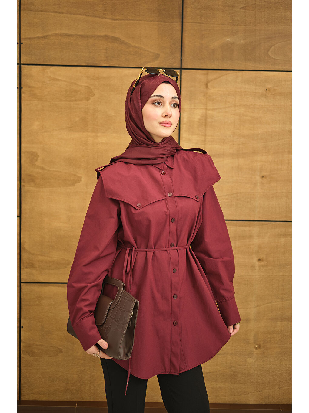 Kadın Roba Detaylı Kemerli Regular Poplin Gömlek Bordo-4