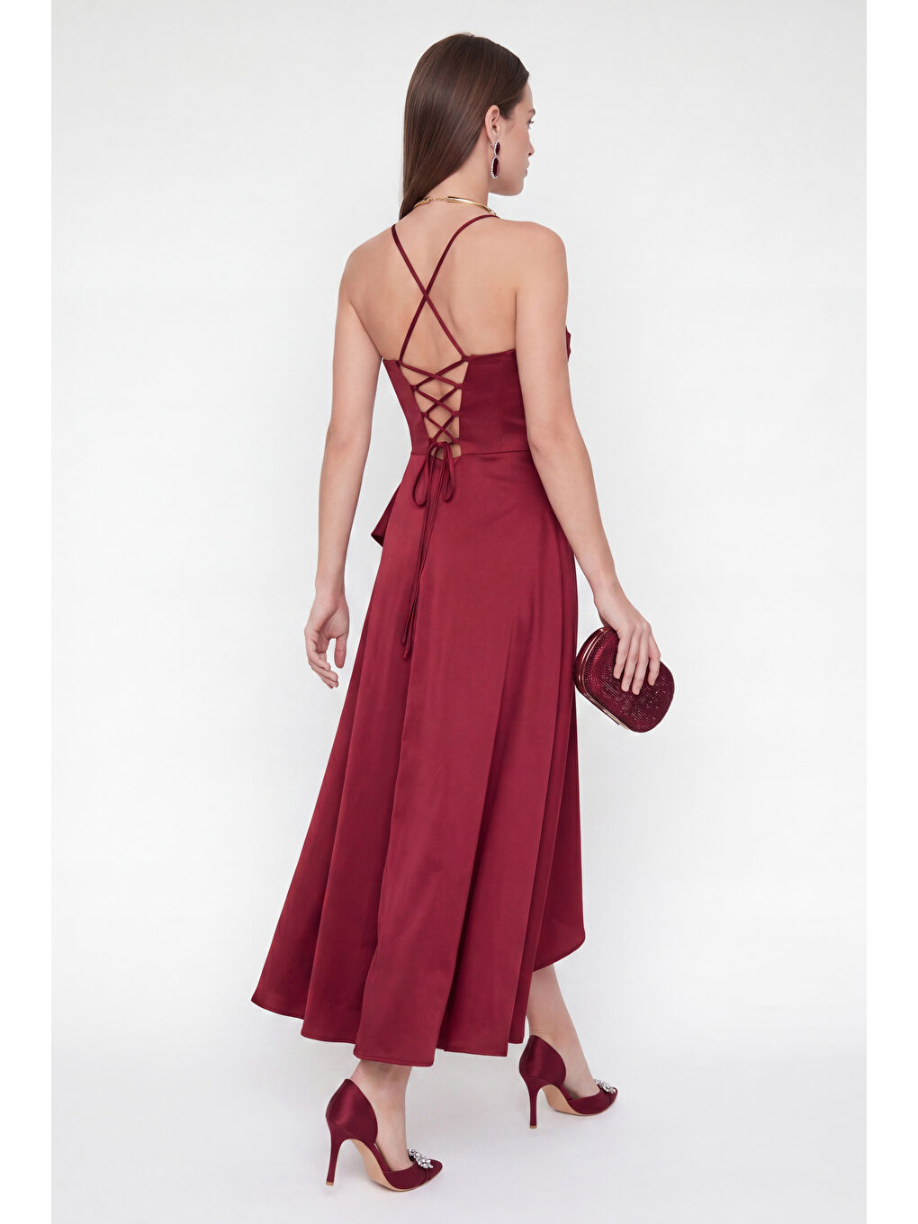 Kadın Bordo Degaje Yaka Askılı Midi Saten Abiye Elbise-4