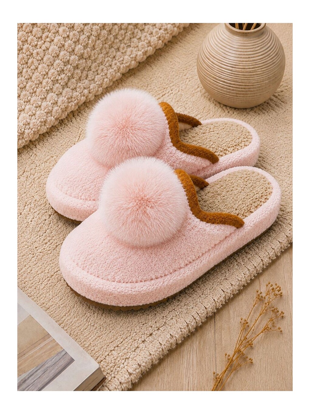 Pembe Kadın Ponpon Detaylı Kışlık, Sıcak Tutan, Pelüş Ev Terliği