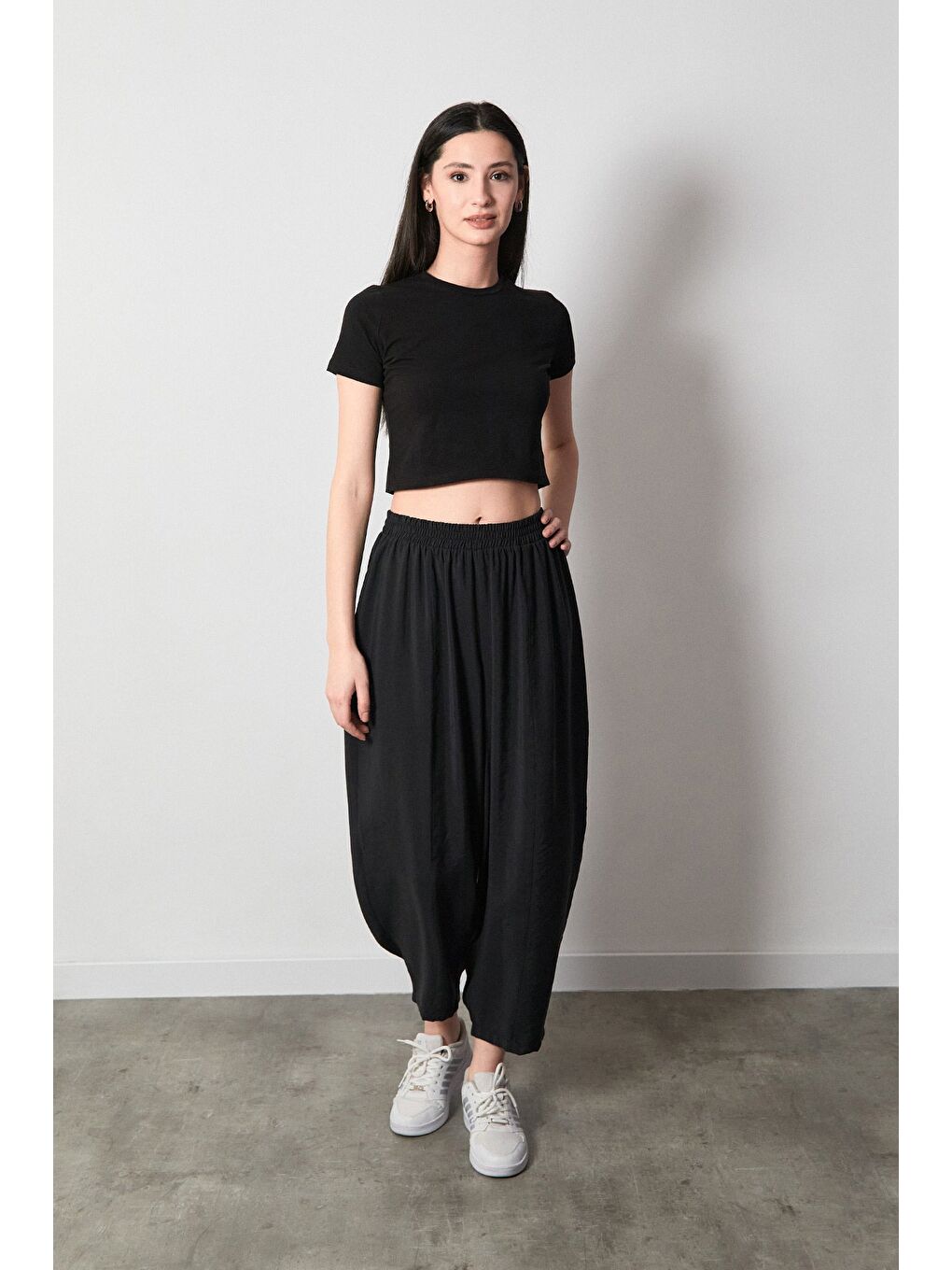 Siyah Basic Bisiklet Yaka Crop Tişört-1