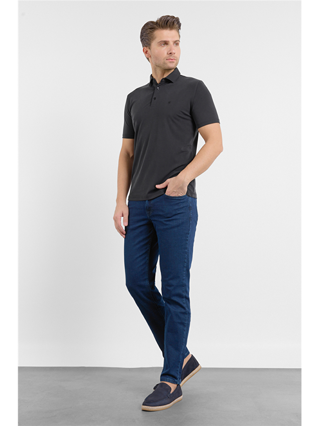 Siyah İtalyan Yaka Kısa Kol Cepsiz Slim Fit Pamuklu Tişört 1011260180-1